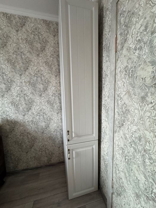 Продам шкаф пенал