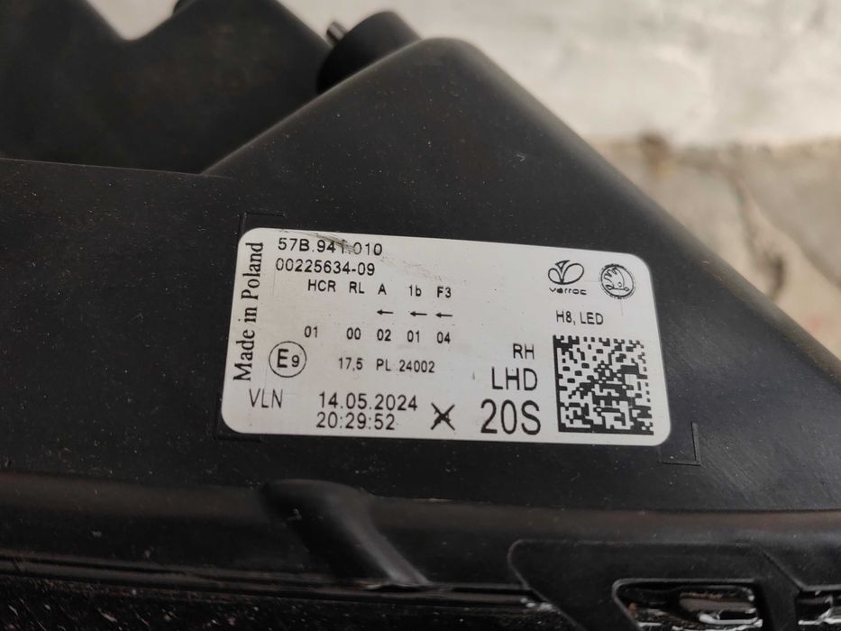 Фар Skoda Karoq Face LED Десен / Фар Шкода Карок 24г. Оригинален