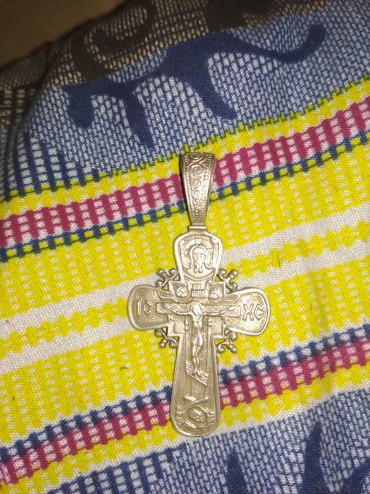 Продам серебряный крестик