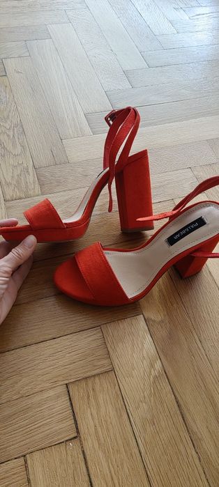 Sandale rosii pull&bear marimea 36