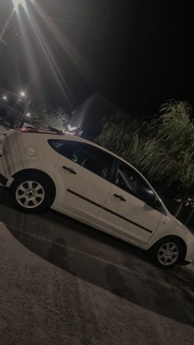 Vând ford focus 2 /schimb (dau diferență)