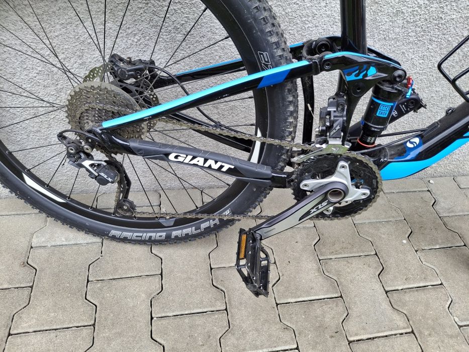 Bicicleta full suspension Giant 27,5