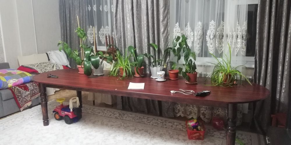 Продаётся срочно стол в отличном состоянии