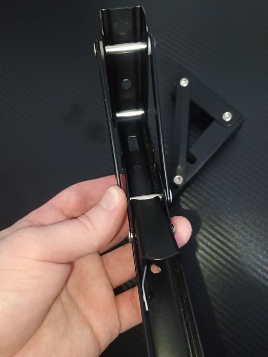 Suport reglabil pentru rafturi