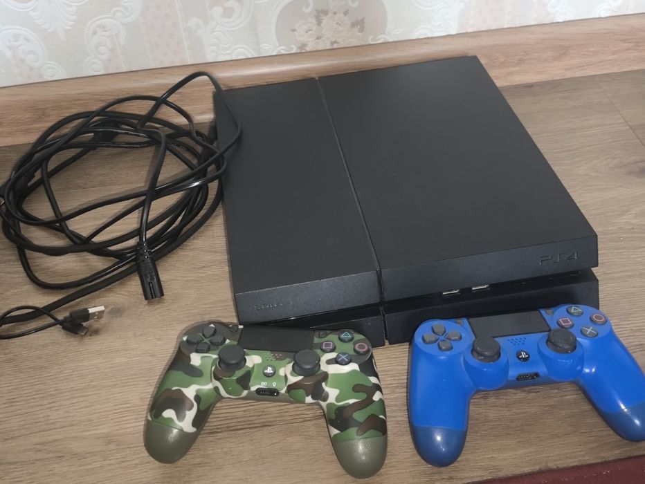 PlayStation 4 1TB 2Джостика + Аккаунт с играми