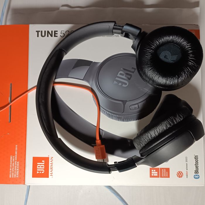 JBL headphones Tune 520bt
