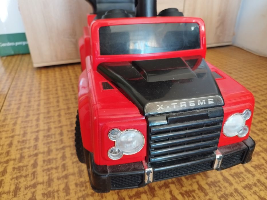 Детска кола за бутане с родителски контрол