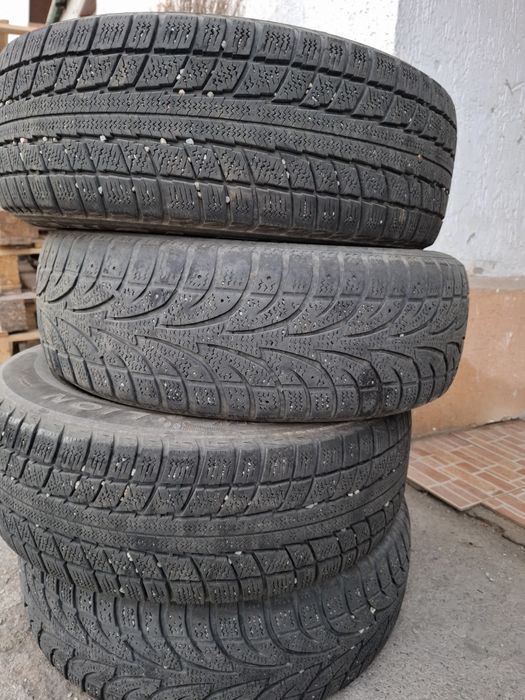 Срочно продам зимние шины