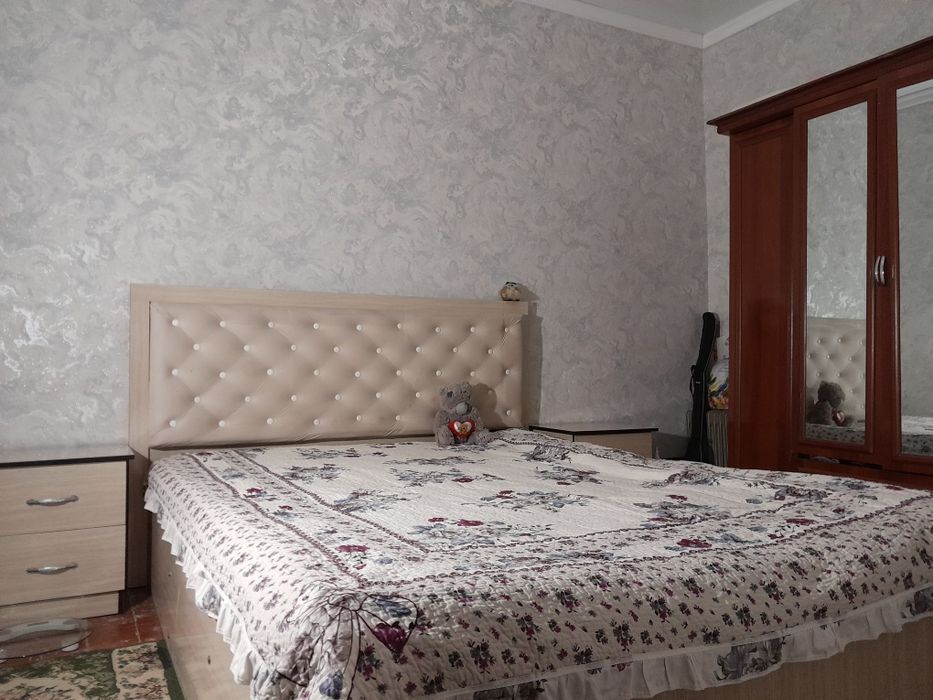 Двуспальная кровать. С двумя тумбами