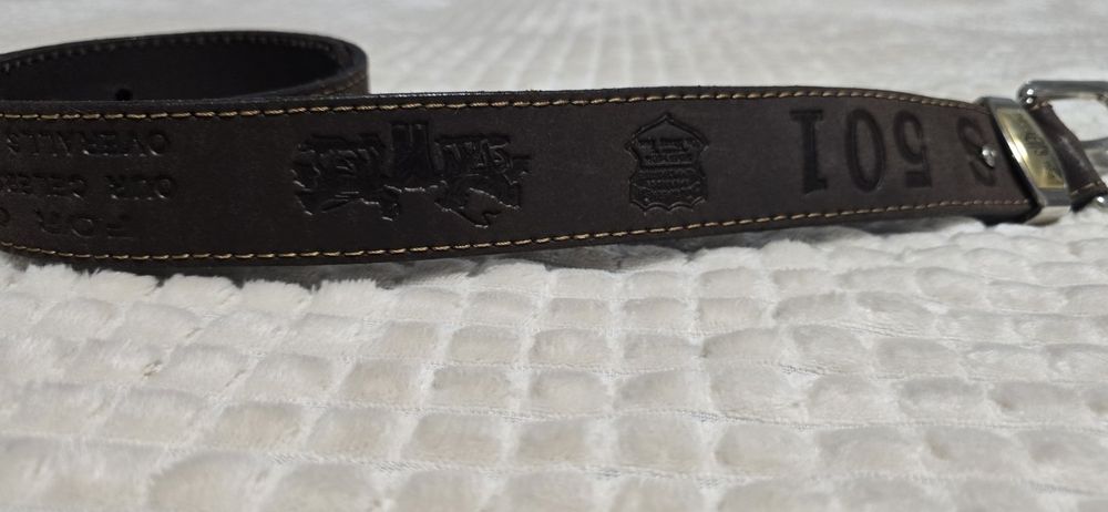 Винтидж кожен колан Levi's 501.Коланът е изработен от кафява кожа