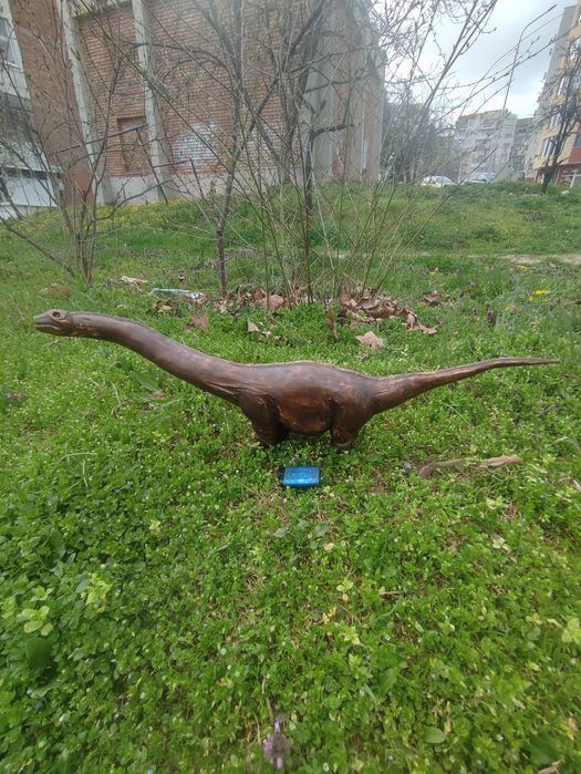 Дърворезба Ръчна Изработка на Динозавър от Корен на Див Орех