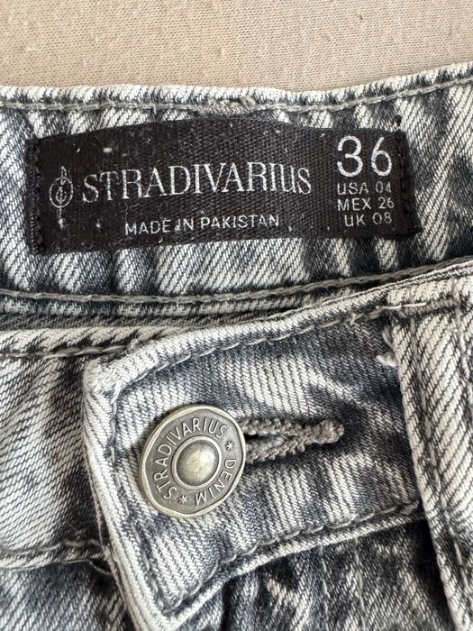 Blugi Stradivarius D72