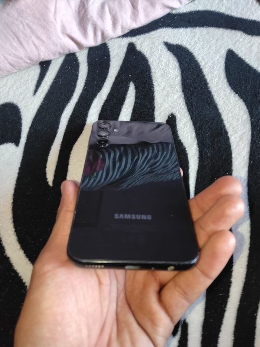 Vând Samsung A 24