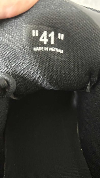 Adidasi Of white out off office