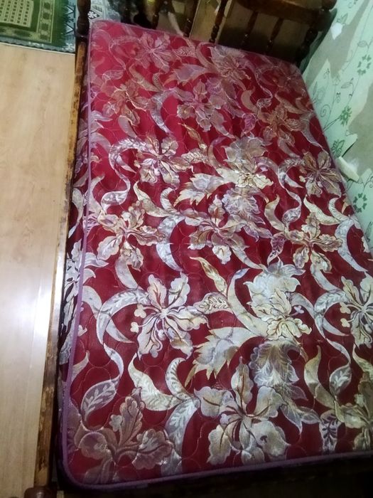Продается кровать Деревянная