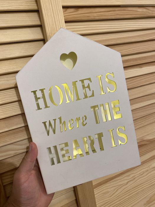 Decoratii scaunel tabla de scris cuier semn luminos carlige