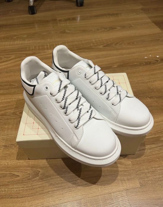 Alexander McQueen la DOAR 299 LEI