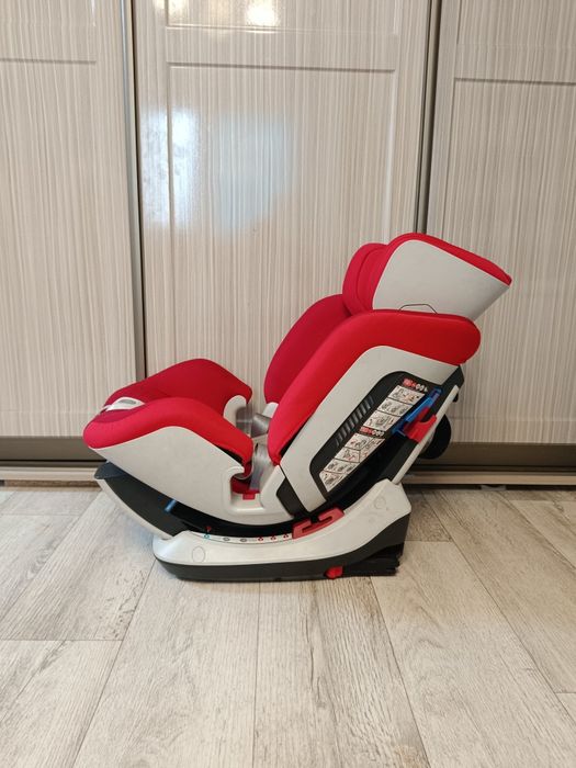 Детское кресло Chicco.