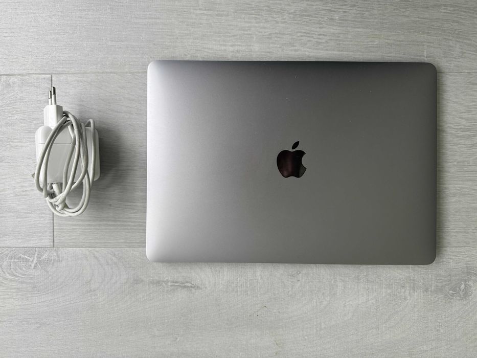 Laptop MacBook Air M1 256GB 25 cicluri 100% baterie ca NOU