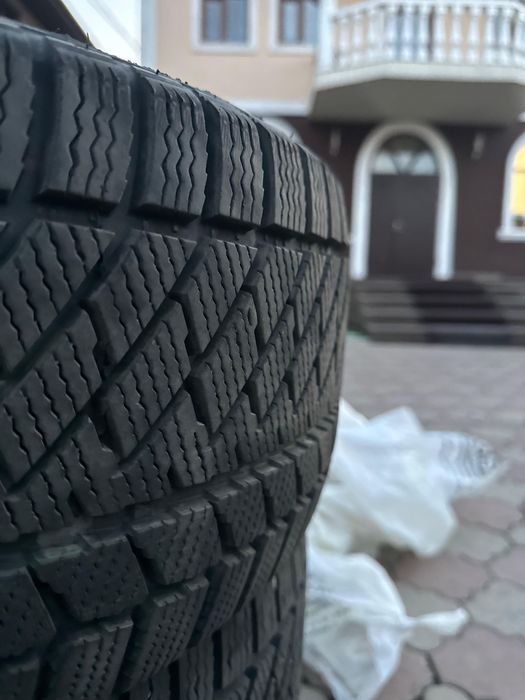 Зимние шины 235/45/18