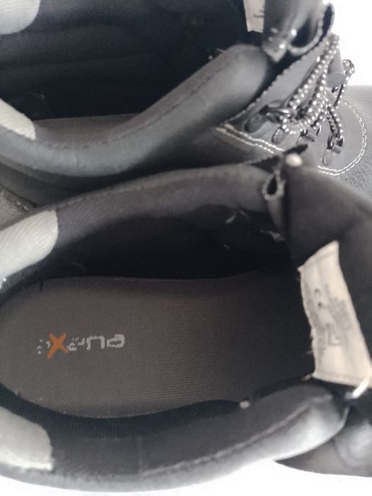 Bocanci de protecție cu bombeu metalic