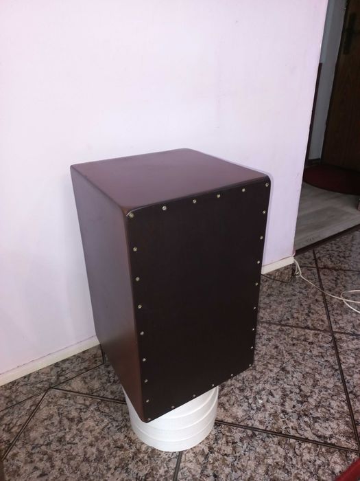Cajon toba-percutie Nou