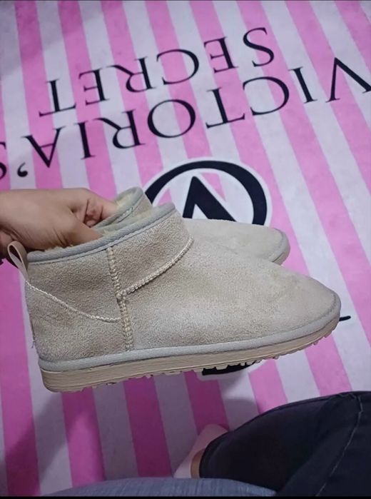 Vand UGG uri!! Dm