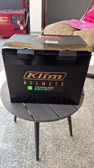 Vând Casca KLIM Krios Pro Carbon ECE/DOTEnduro.Casca este nouă, nefolosită, in cutie cu sac protecție. Măsura MD