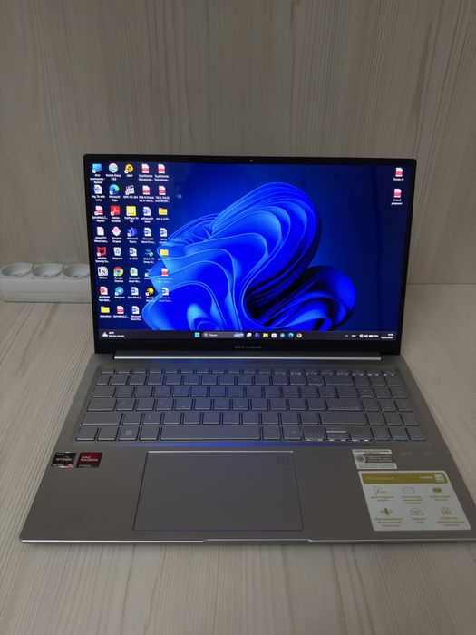 Asus vivobook Rayzen 5 7520U