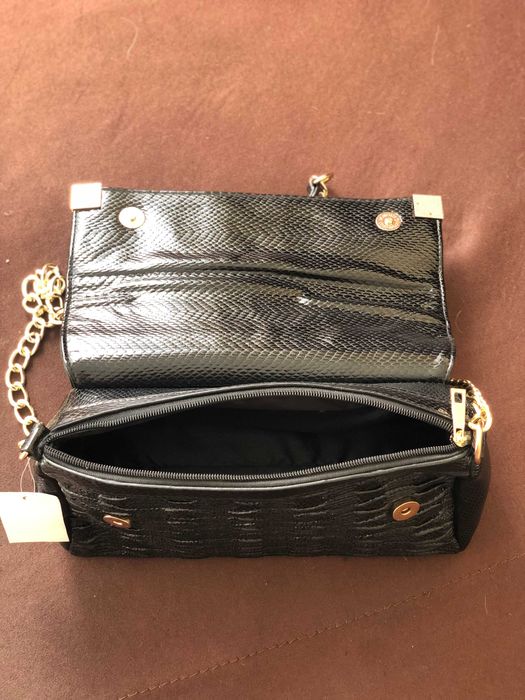 Дамска лачена чанта