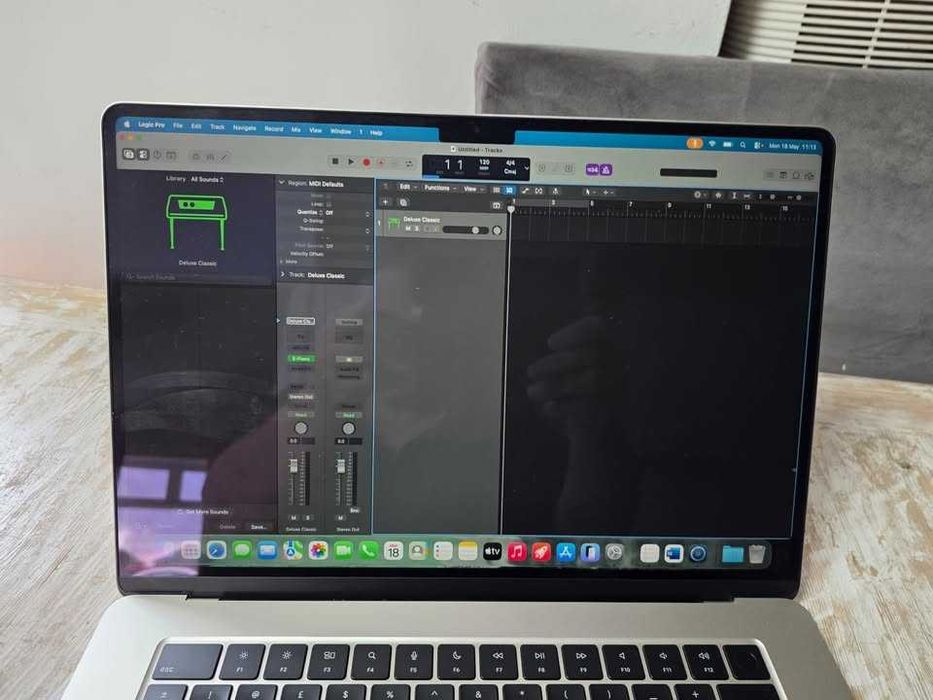 Macbook air m2, 1tb, 16gb, Silver, stare aproape noua