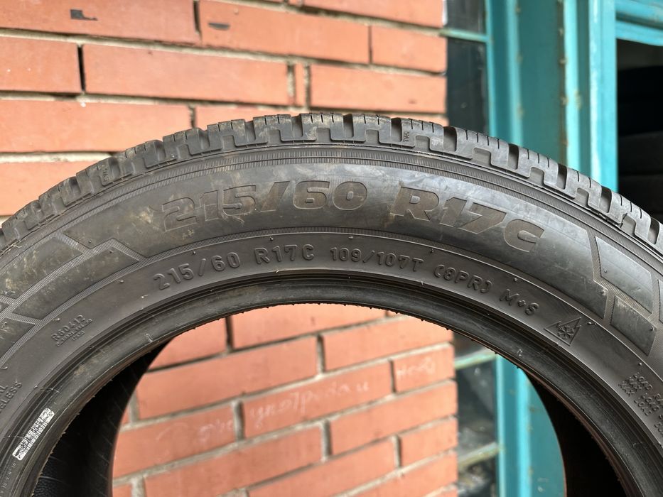 Продавам 2бр. Зимни гуми 215/60/17 C бусови Pirelli / Пирели