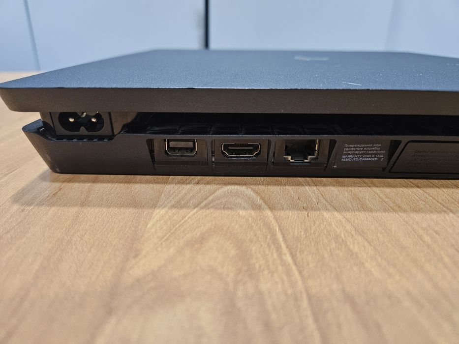 Playstation 4 Slim 1 TB