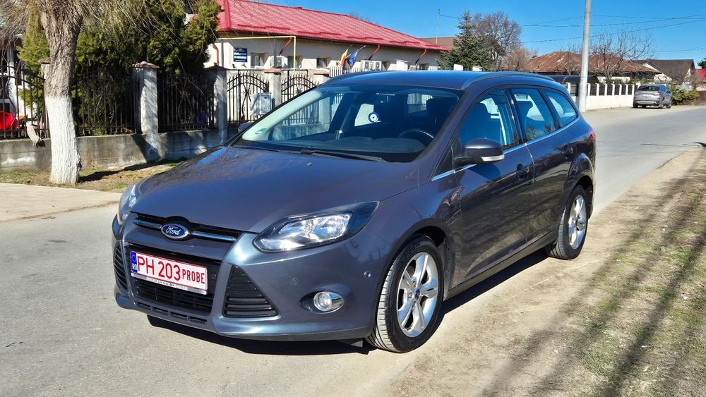 Ford Focus 3 TITANIUM ; 2013 ; 1.6 TDCI ; Euro 5 ; Impecabila ; Culoare Deosebita