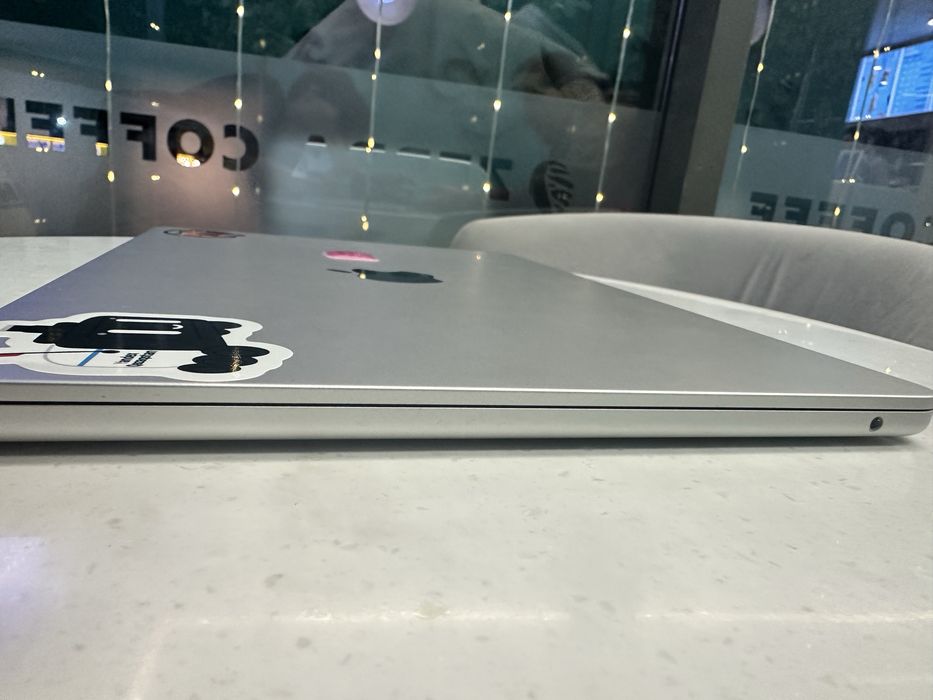 Apple MacBook m4 13.6 16/512