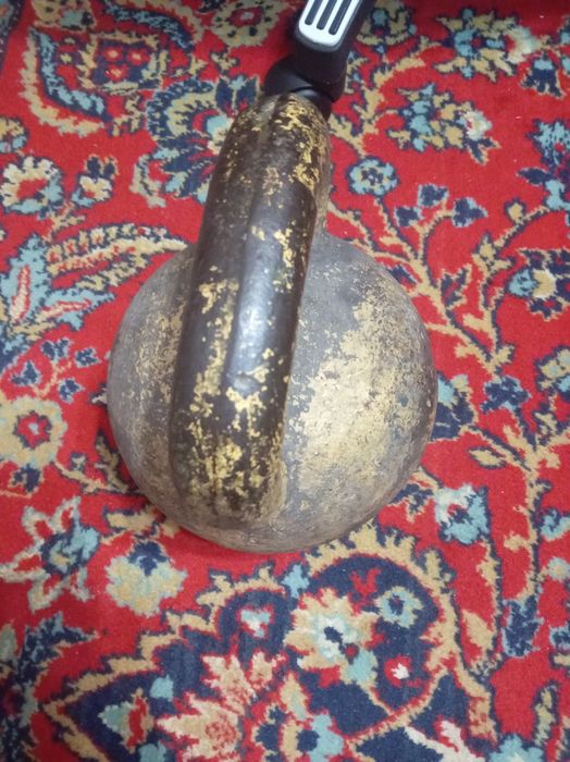 Продам гирю 32 кг.