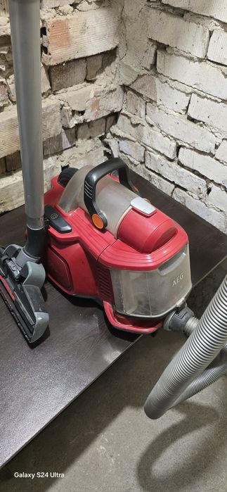 Прахосмукачка AEG