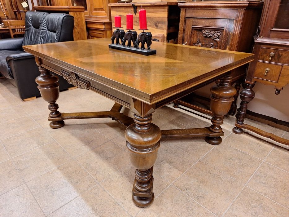 УНИКАТ! Маса за трапезария с богата дърворезба