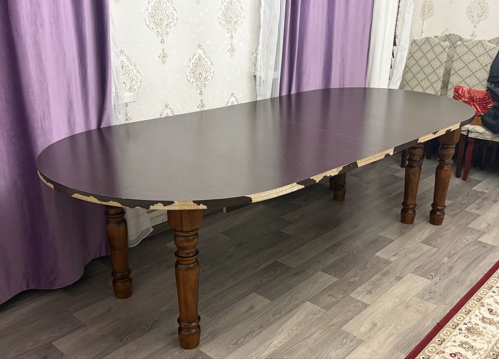 Стол для гостинной