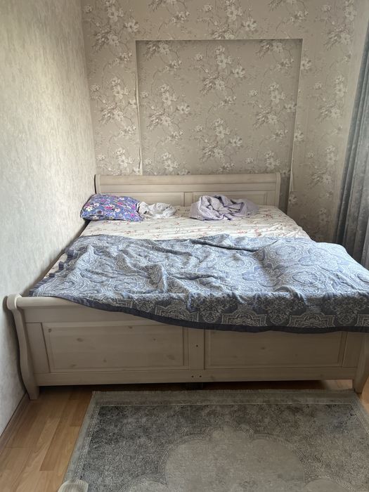 Продам кровать двуспальная дерево