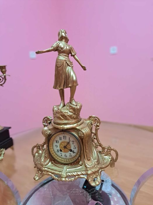 Каминен часовник