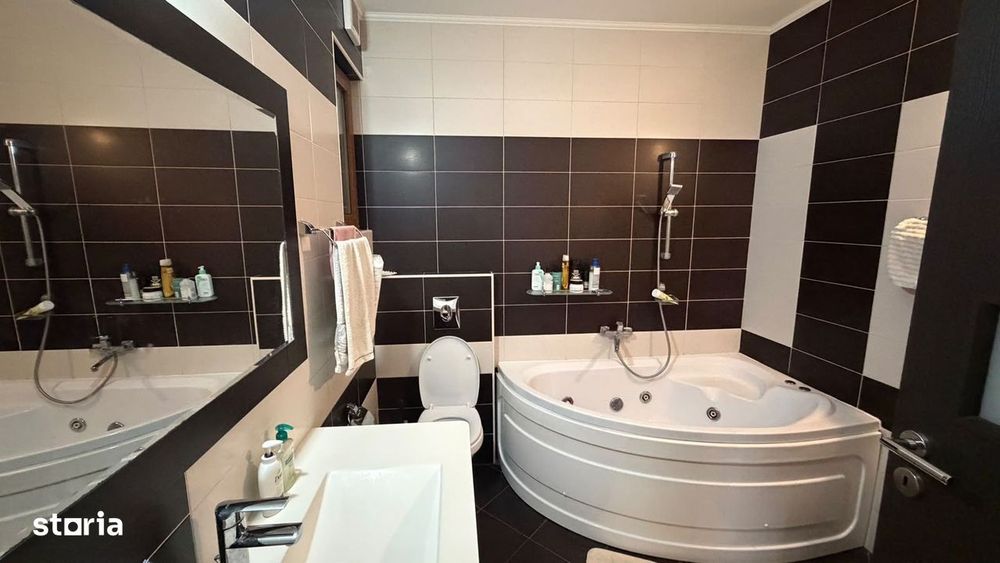 Apartament 3 camere cu 3 balcoane loc de parcare bloc nou Compozitoril