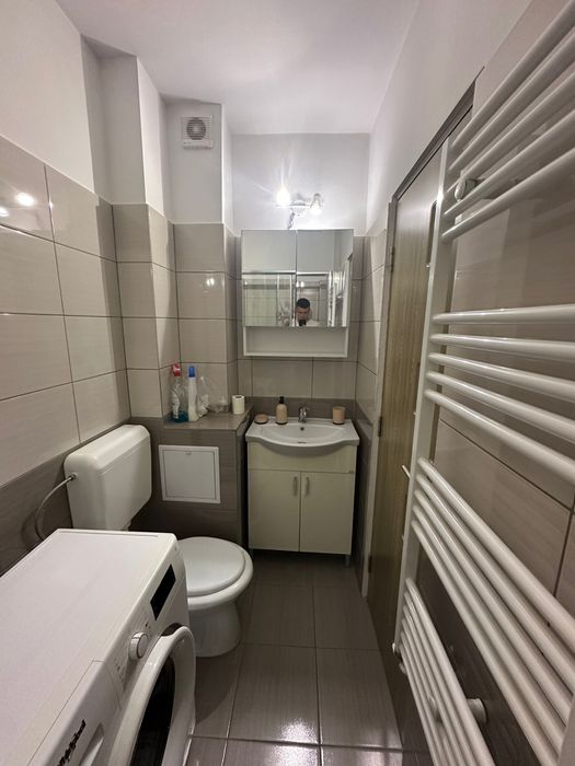 Închiriez garsonieră!