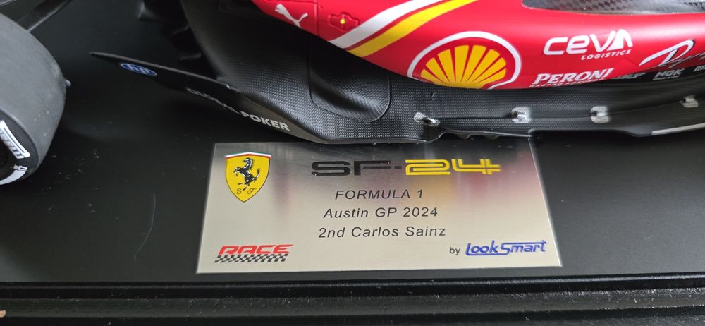 Ferrari SF-24 Carlos Sainz – LookSmart 1:18 – Austin GP 2024 – machetă