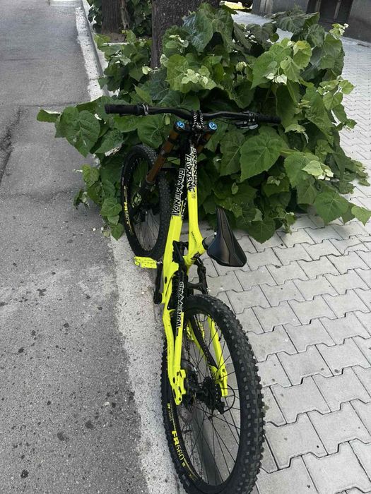 Commencal downhill