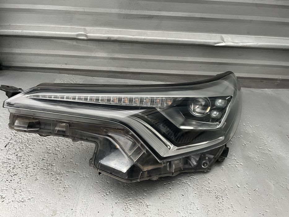 Оригинален ляв LED фар Toyota C-HR 2019+ 81150-F4170
