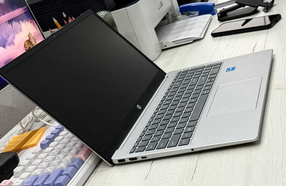 Ноутбук HP Laptop 15-Core i5 Noutbook xolati yangi