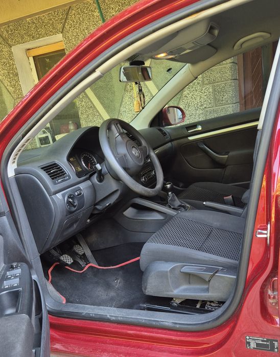 Продавам Volkswagen Jetta 1.6 tdi