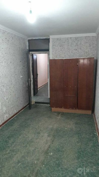 2-хонали Жўрабек салони қаторида йўл бўйида
