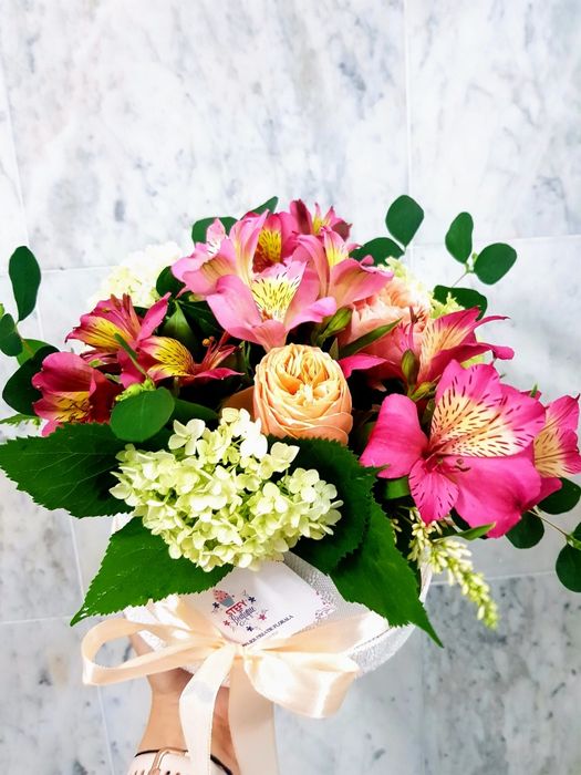 Aranjamente florale, buchete și instalații